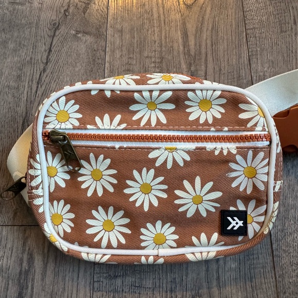 Thread Wallets Hazel Fanny Pack - Picture 2 of 5